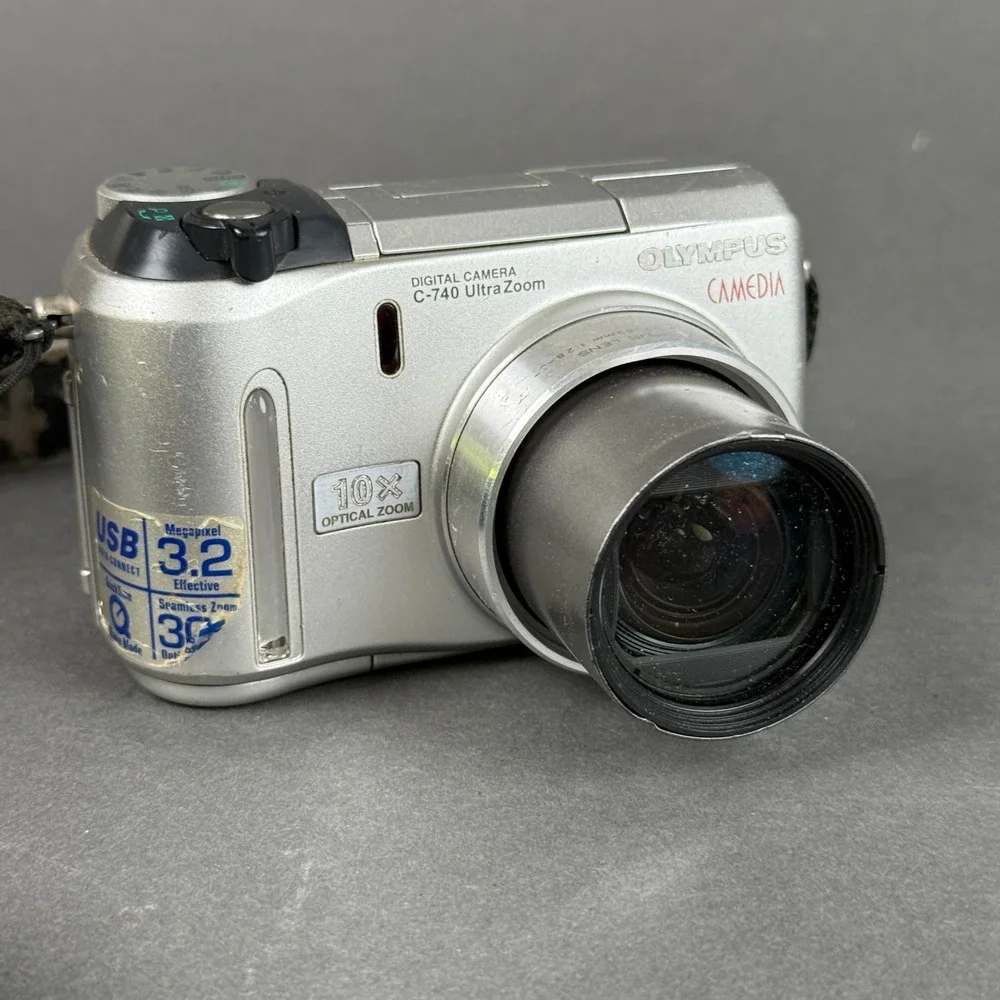 Olympus C-740 Ultra Zoom Digital Camera Silver 10x Zoom - READ